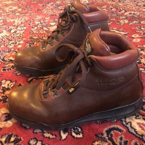 EUC Vasque Sundowner 70’s Vintage Style Hiking Boots